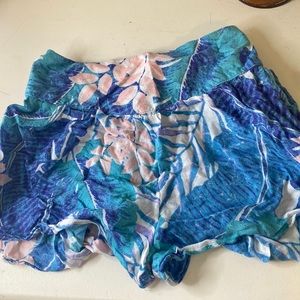 American Eagle flowy shorts. Hawaiian print